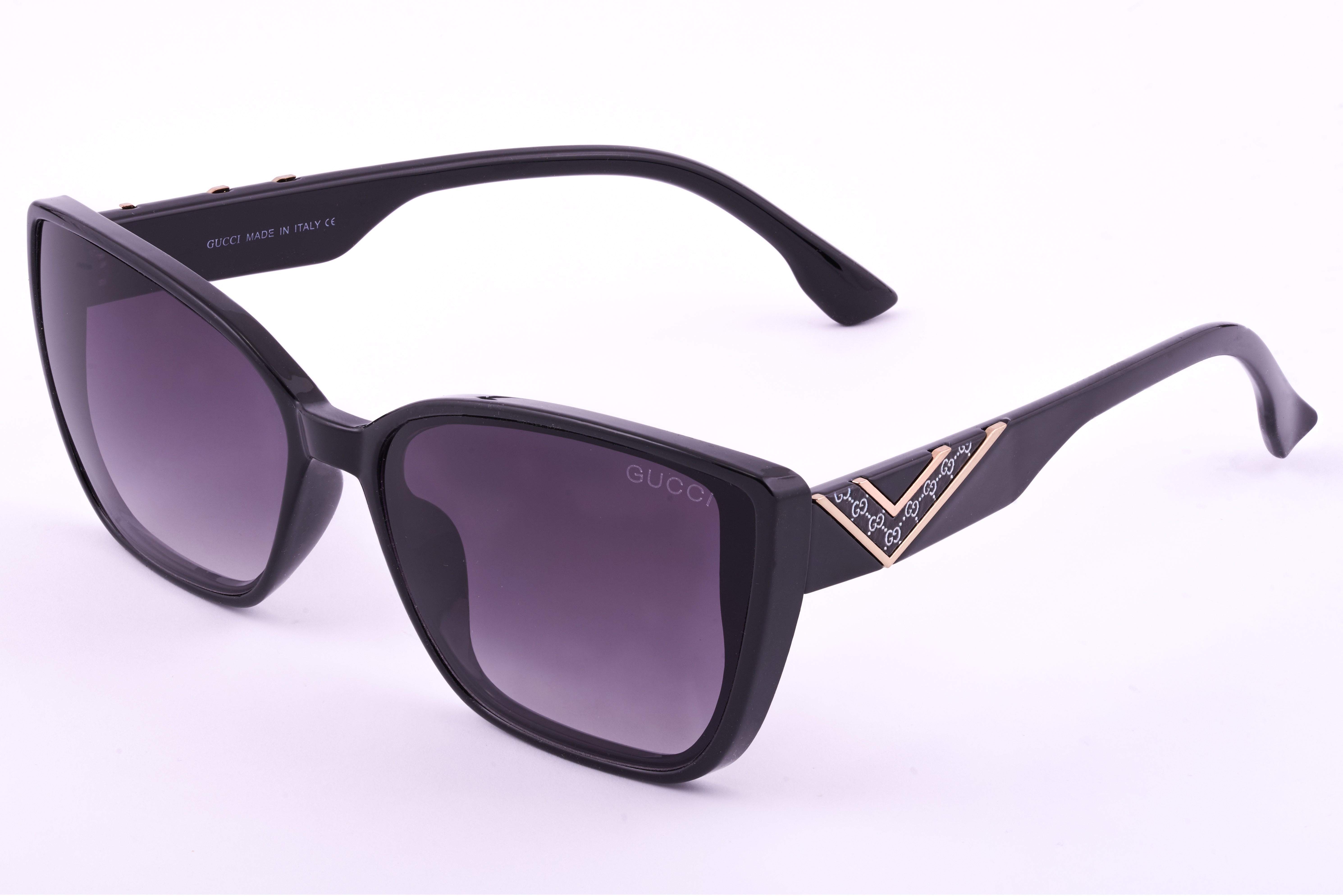 Gucci 01 Shield Sunglasses – Bold & Timeless