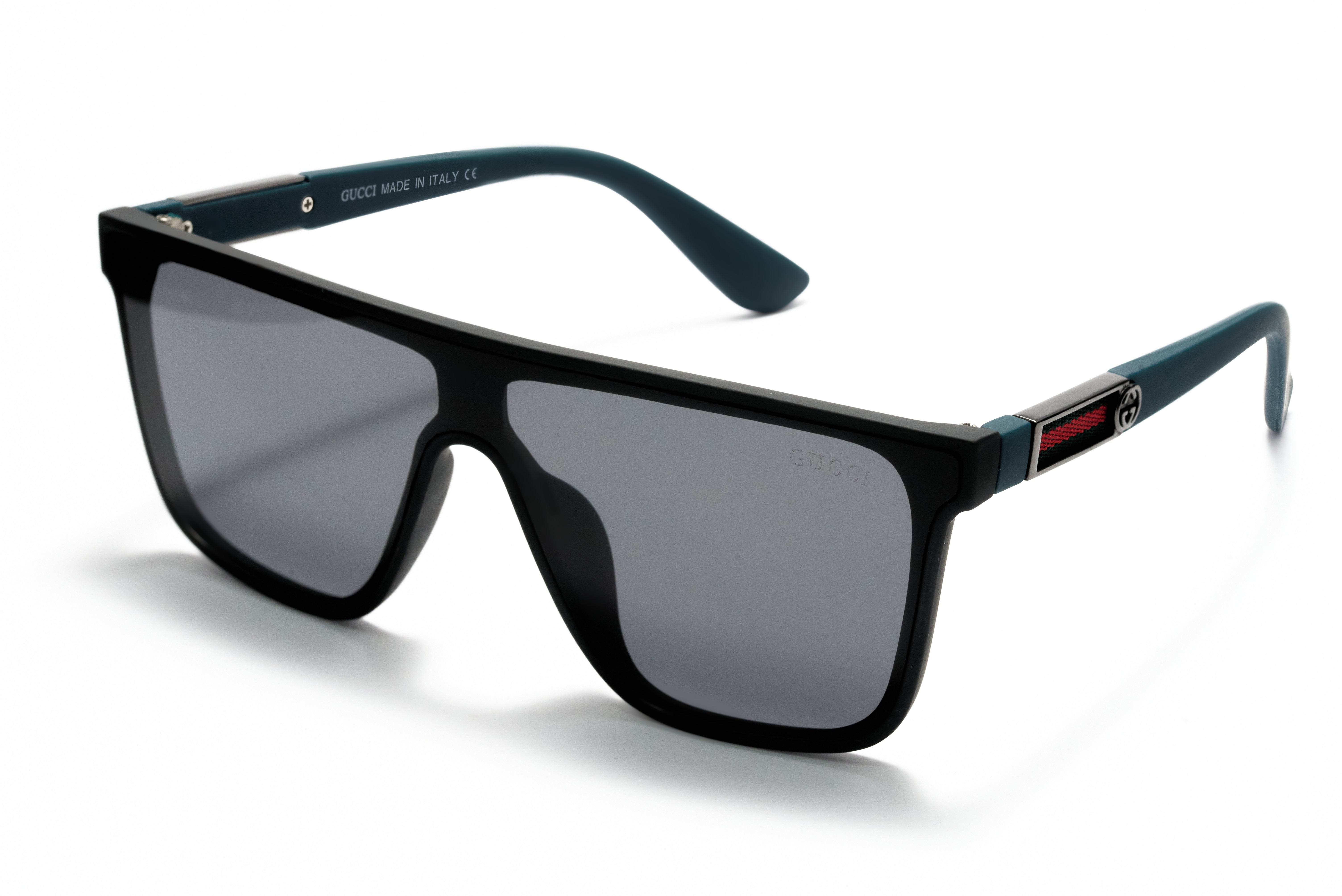 Gucci  Oversized Sunglasses – Bold & Contemporary