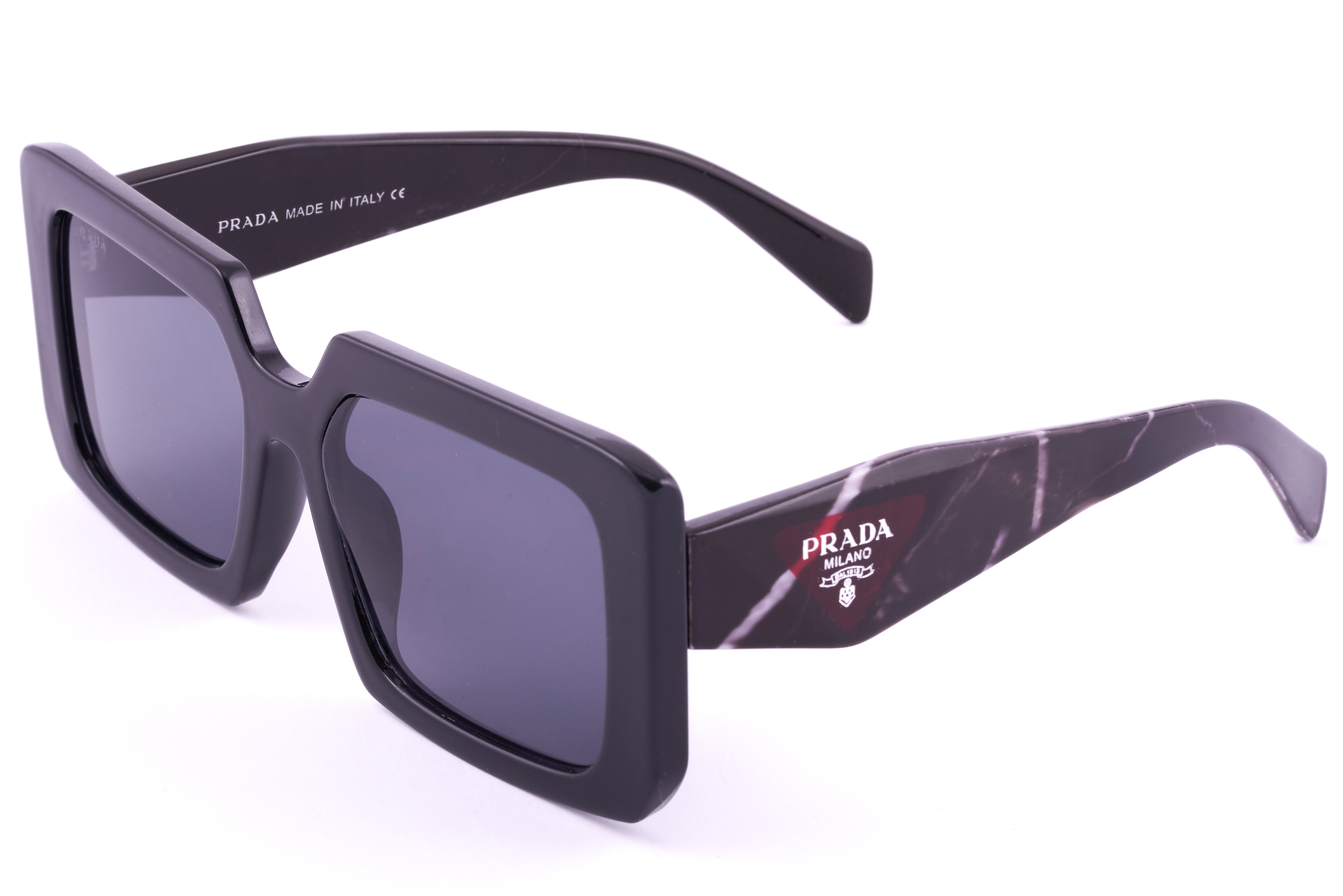 Prada women’s sunglasses feature an eye-catching design 04