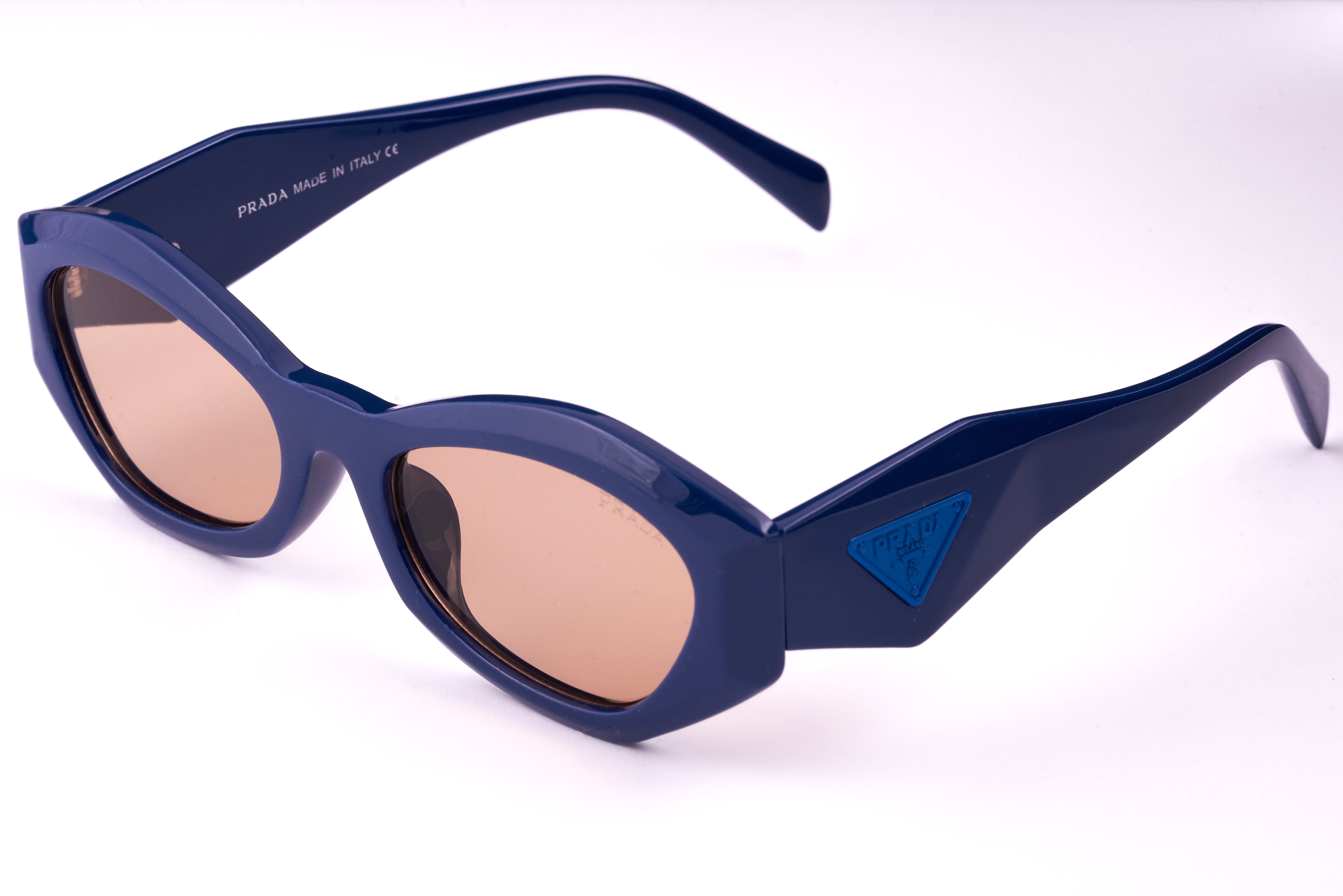 Prada Wraparound Sunglasses – Bold & Modern 03