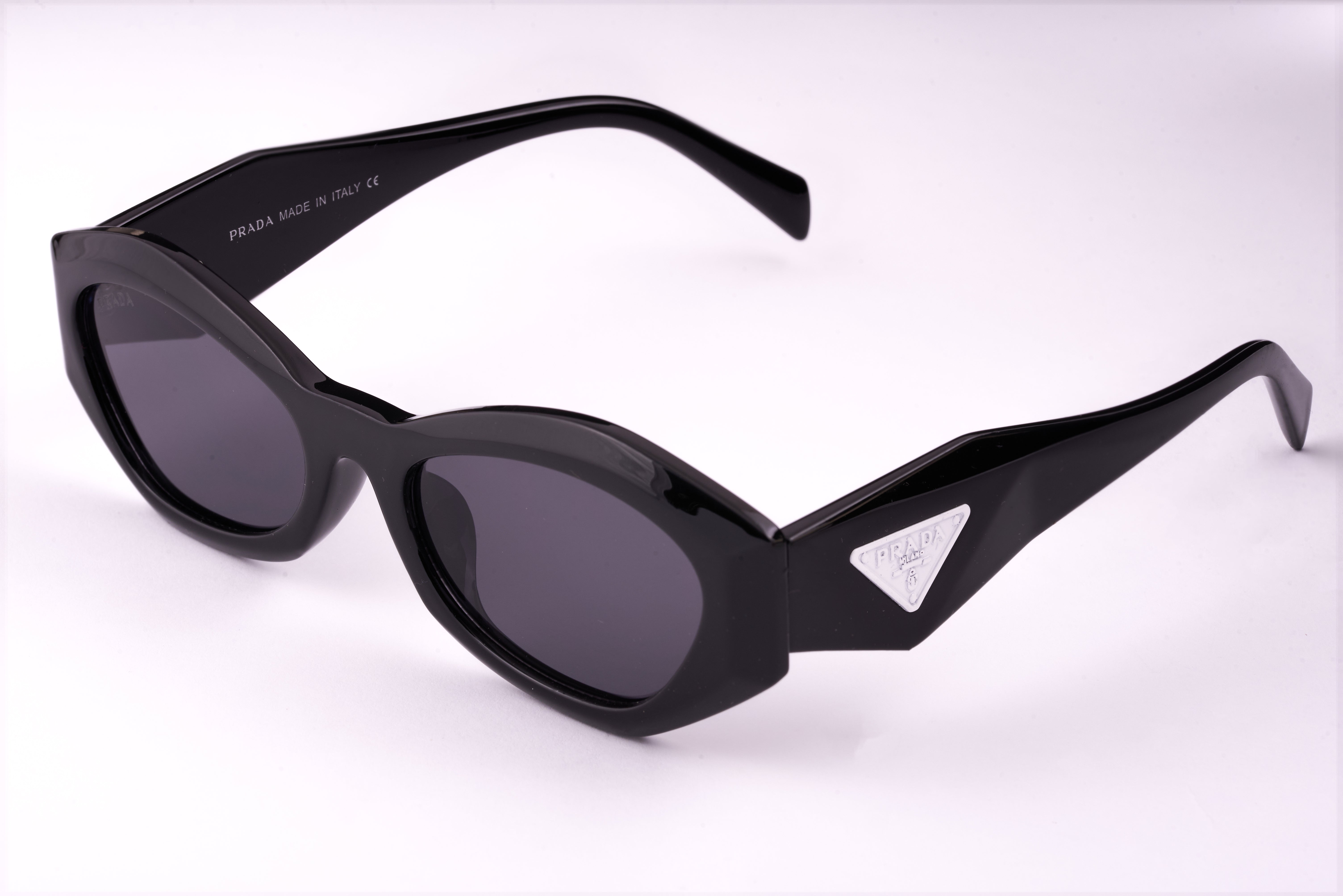 Prada Wraparound Sunglasses – Bold & Modern 03